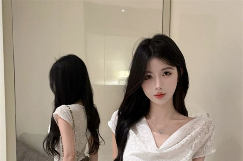 Duo: Short Sleeve V-Neck Lace Asymmetrical Shirt with Belt