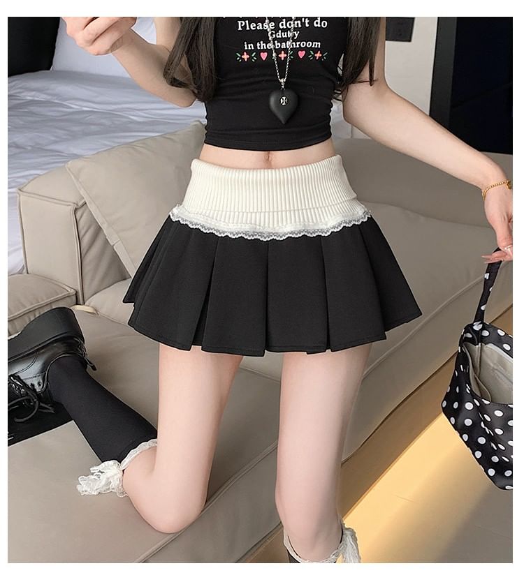 Solid Pleated Mini Skirt - Altfashion Shop