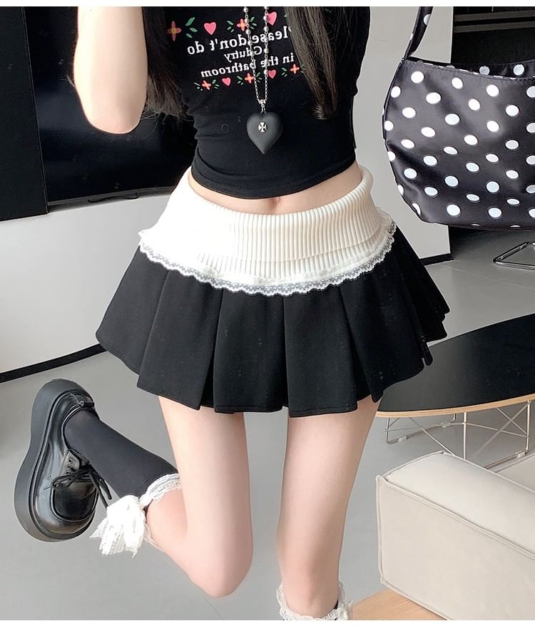 Solid Pleated Mini Skirt - Altfashion Shop
