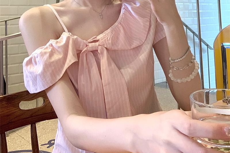 Short Sleeve Cold Shoulder Ribbon Accent Cropped Tee