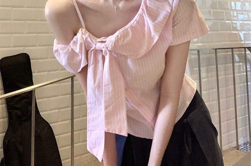 Short Sleeve Cold Shoulder Ribbon Accent Cropped Tee