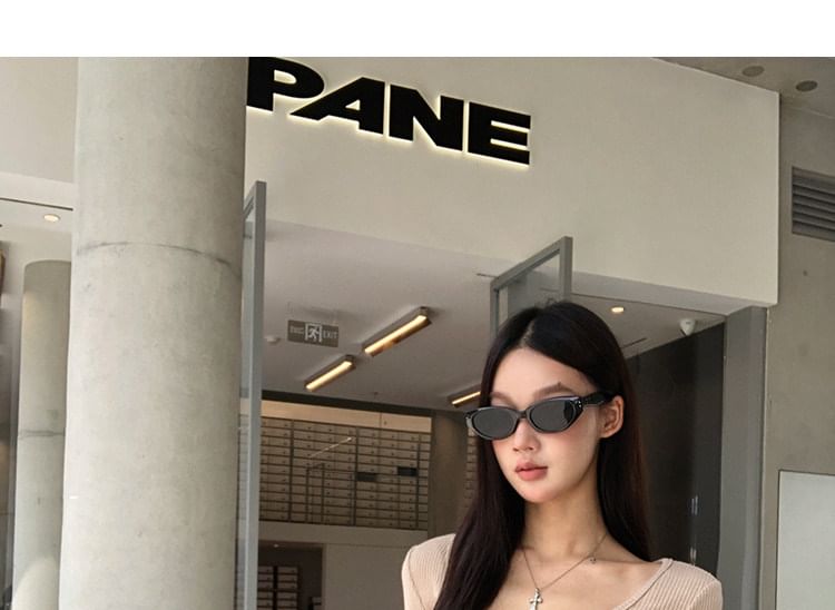 Long Sleeve Scoop Neck Ribbed Lace-Up Tee