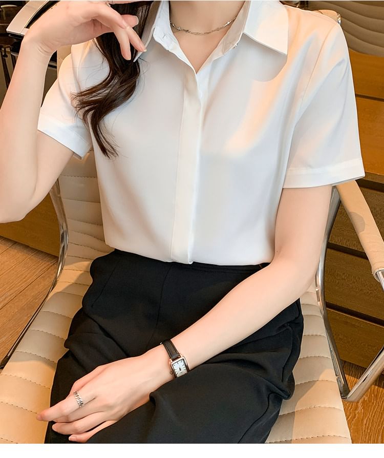 Short-Sleeve Collared Button-Up Solid Blouse