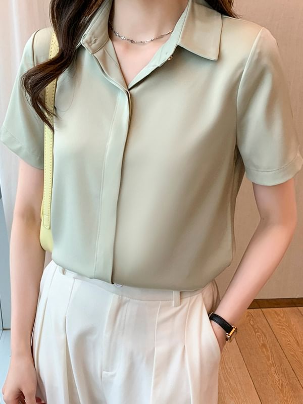 Short-Sleeve Collared Button-Up Solid Blouse