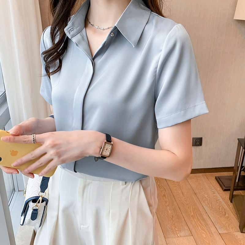 Short-Sleeve Collared Button-Up Solid Blouse