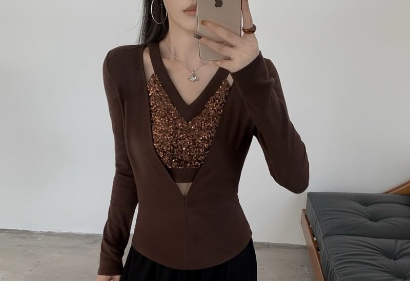 Mock Two-Piece Long-Sleeve V-Neck Sequin Panel Cutout Slim Fit Tee