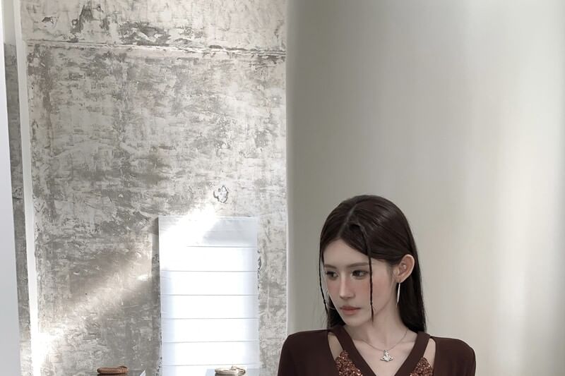Mock Two-Piece Long-Sleeve V-Neck Sequin Panel Cutout Slim Fit Tee