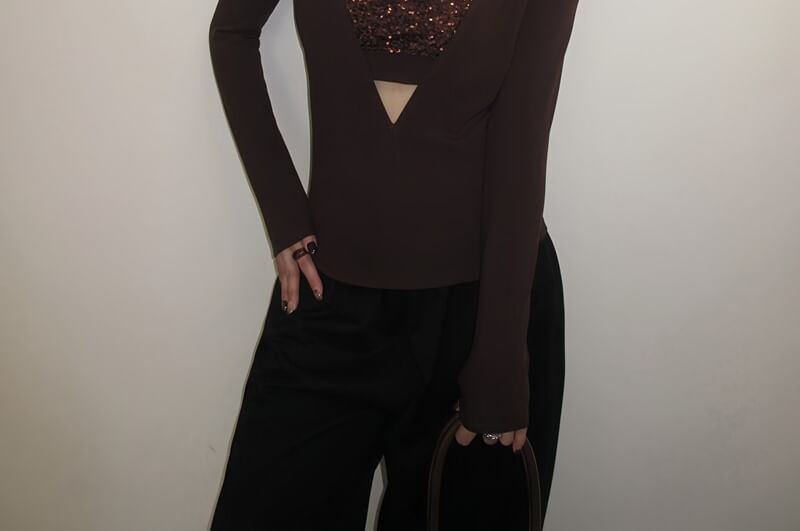 Mock Two-Piece Long-Sleeve V-Neck Sequin Panel Cutout Slim Fit Tee