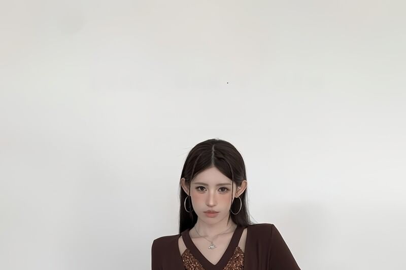 Mock Two-Piece Long-Sleeve V-Neck Sequin Panel Cutout Slim Fit Tee