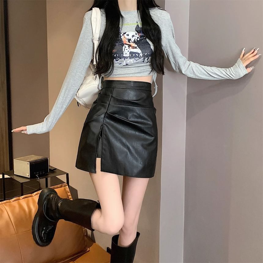 Ruched Slit Faux Leather Mini Skirt - Altfashion Shop
