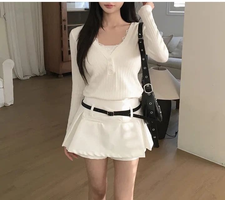 Lace Panel V-Neck Knit Top with Long Sleeves