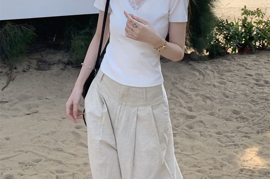 Ribbed V-Neck Lace-Trim T-Shirt with Short Sleeves