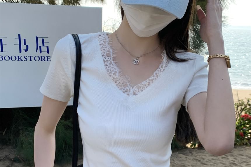 Ribbed V-Neck Lace-Trim T-Shirt with Short Sleeves