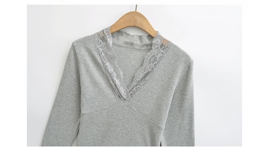 Long-Sleeved V-Neck Lace Trim Tee