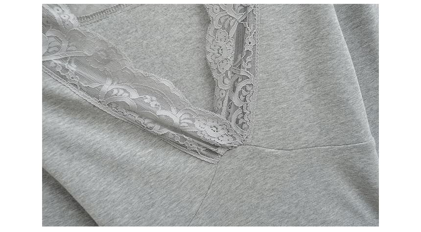 Long-Sleeved V-Neck Lace Trim Tee