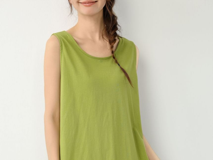 Crewneck Lace Panel Sleeveless Top