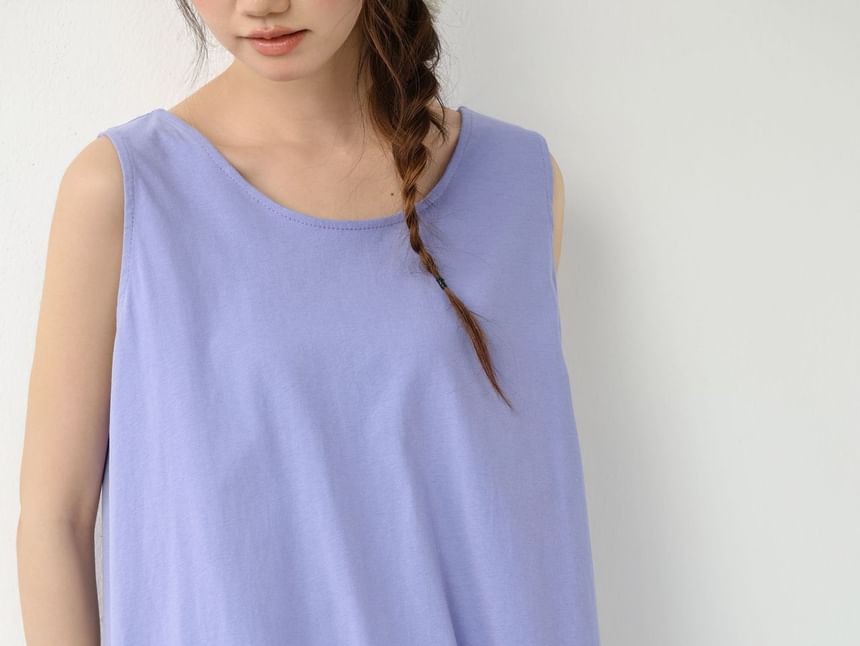 Crewneck Lace Panel Sleeveless Top