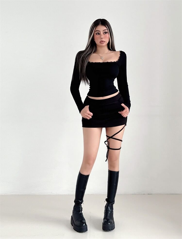 Scoop Neck Lace-Trim T-Shirt with Long Sleeves