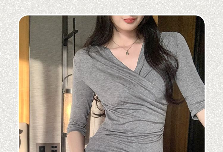 Ruched Slim-Fit V-Neck Tee with Three-Quarter Sleeves