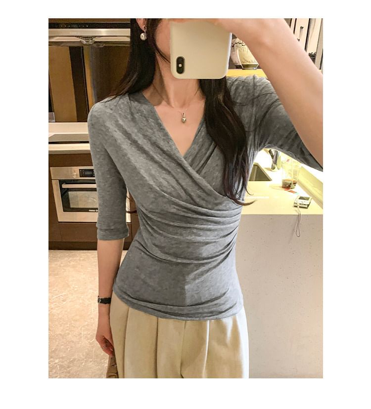 Ruched Slim-Fit V-Neck Tee with Three-Quarter Sleeves