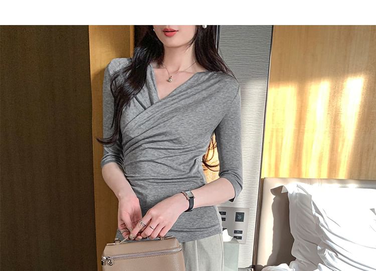 Ruched Slim-Fit V-Neck Tee with Three-Quarter Sleeves