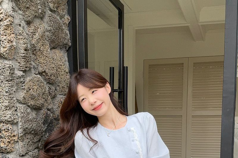 Long-Sleeved Round Neck Asymmetrical Lace Blouse