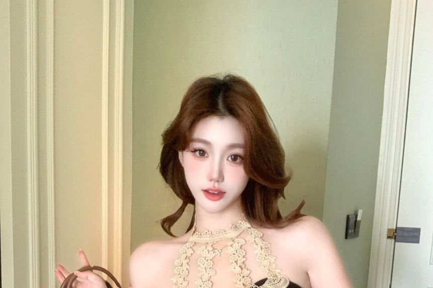 Halter Neck Lace Trim Plain Crop Top