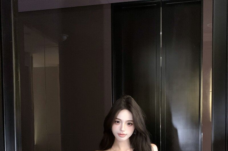 Lace-Trimmed Cropped Tank Top