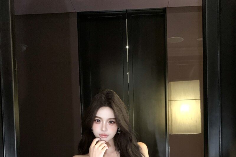 Lace-Trimmed Cropped Tank Top