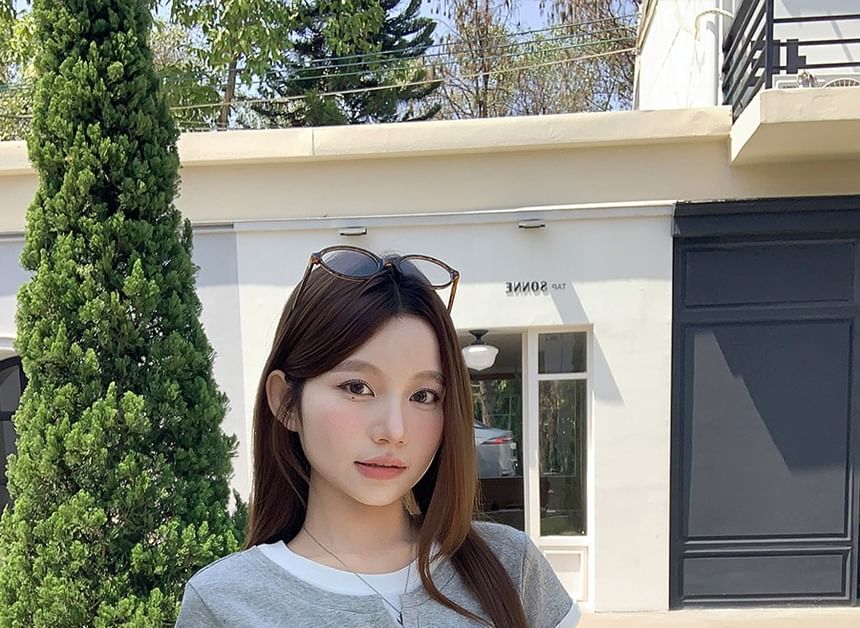 Round Neck Faux Two-Piece Short Sleeve Tee