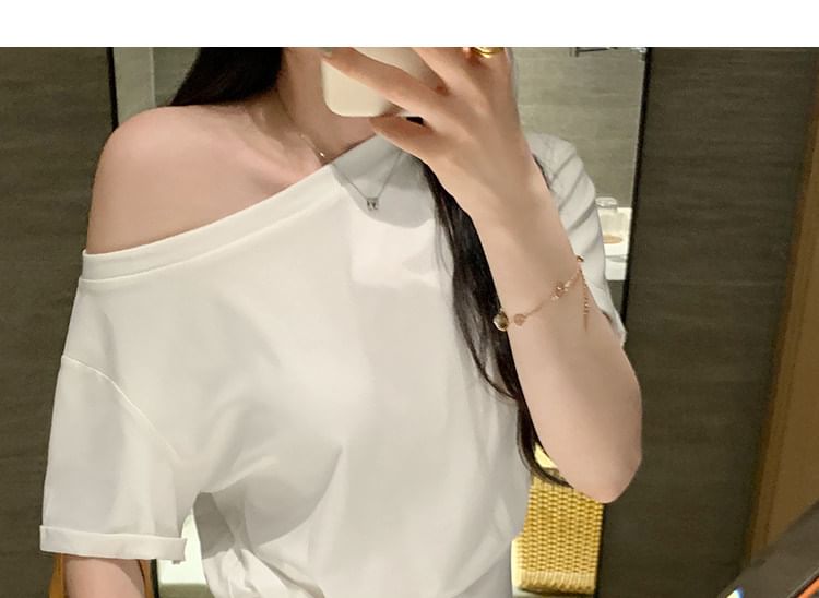 One-Shoulder Short Sleeve Basic Tee