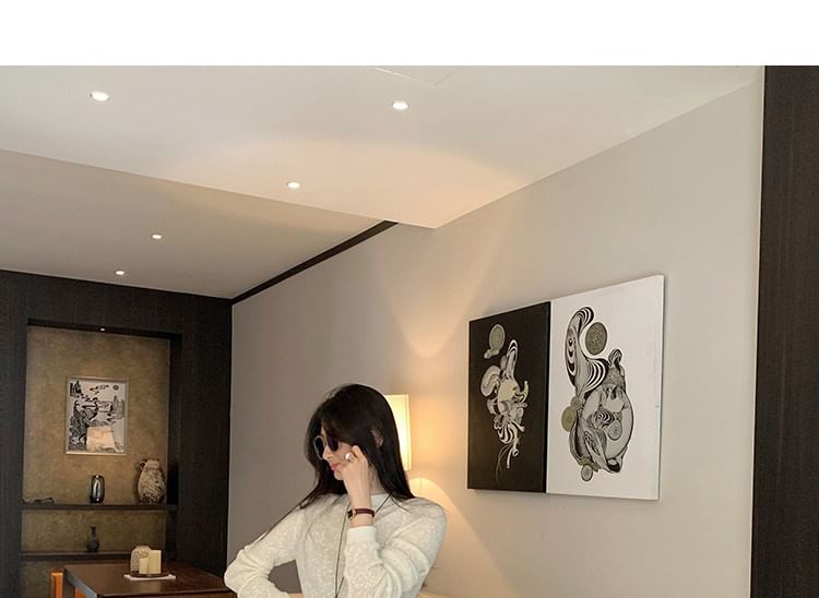 Extended Sleeve Mock Neck Minimal Tee
