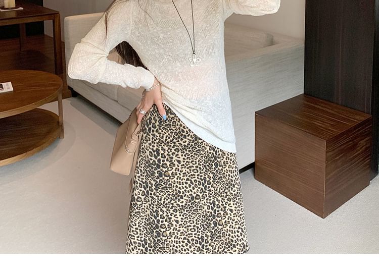 Extended Sleeve Mock Neck Minimal Tee