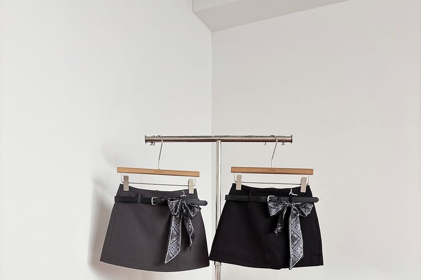 Mid Rise Plain Mini A-Line Skirt