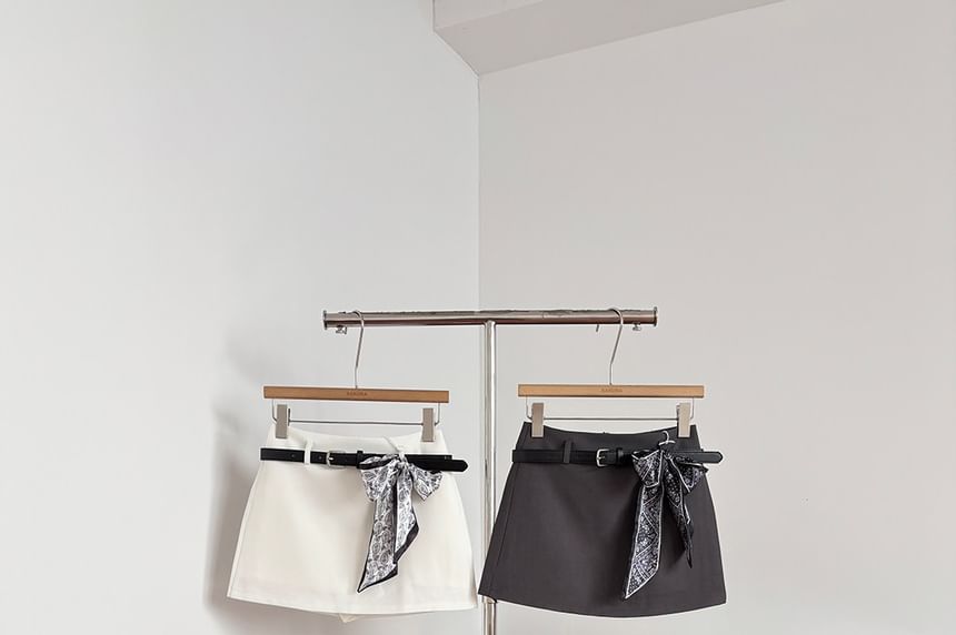 Mid Rise Plain Mini A-Line Skirt