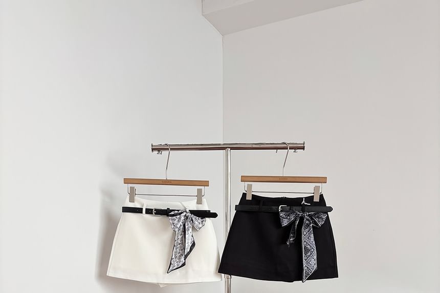 Mid Rise Plain Mini A-Line Skirt