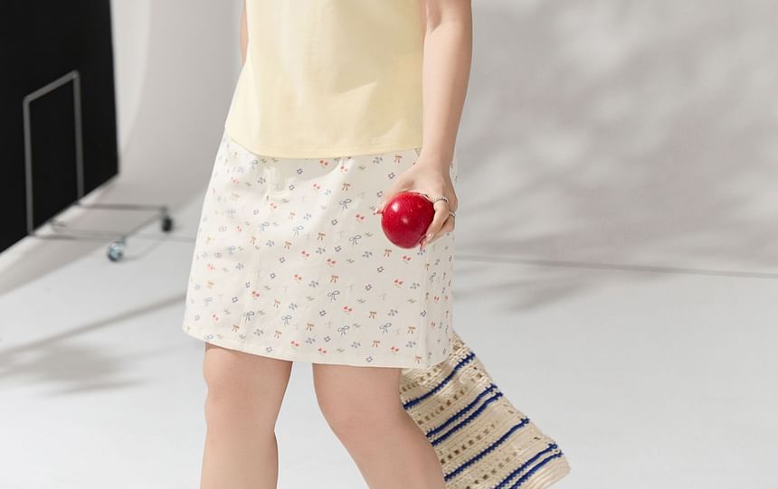 Short-Sleeve V-Neck Lace Trim Plain Top