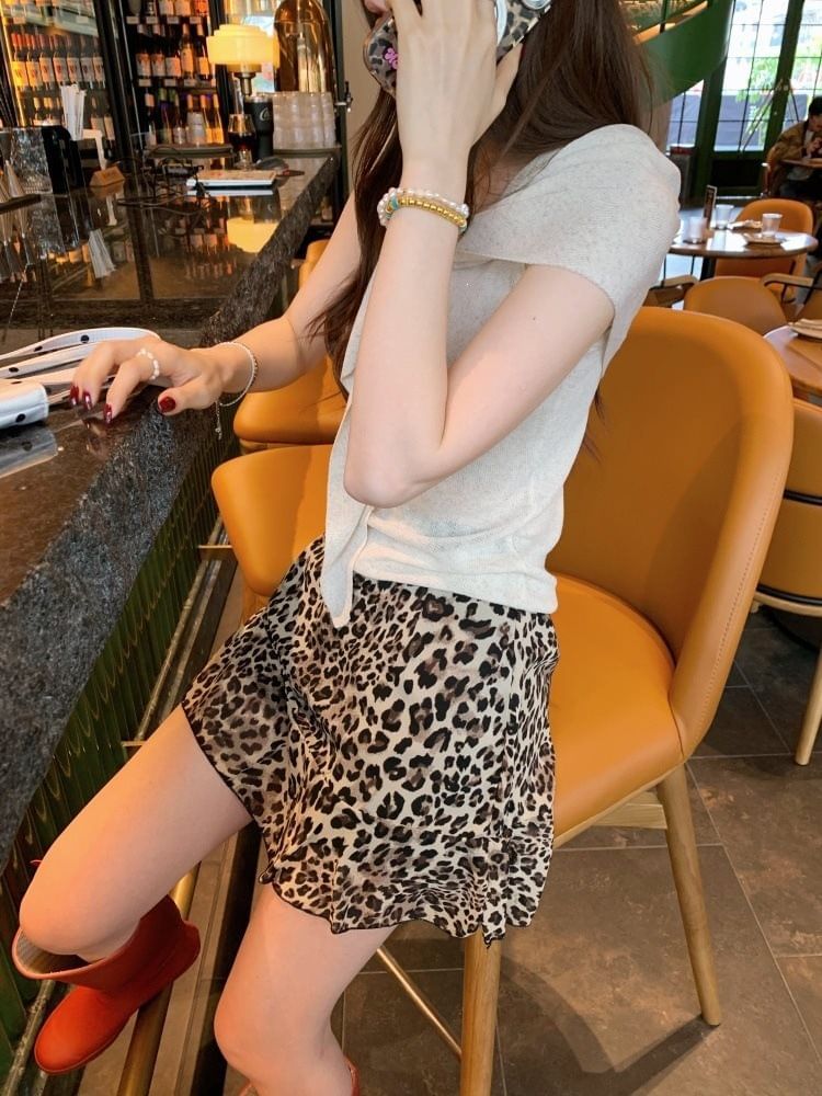 Mid Waist Leopard Print Mini Skirt