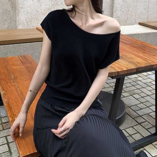 Ruched One-Shoulder Short-Sleeve Knit Top