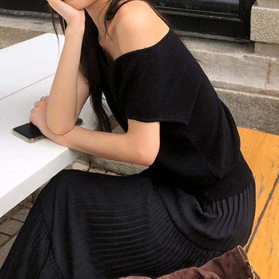 Ruched One-Shoulder Short-Sleeve Knit Top