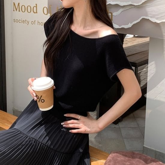Ruched One-Shoulder Short-Sleeve Knit Top