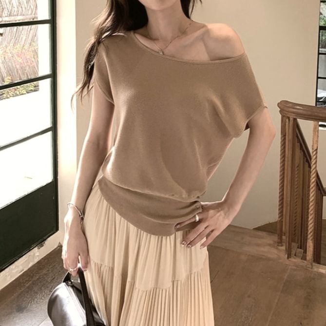 Ruched One-Shoulder Short-Sleeve Knit Top