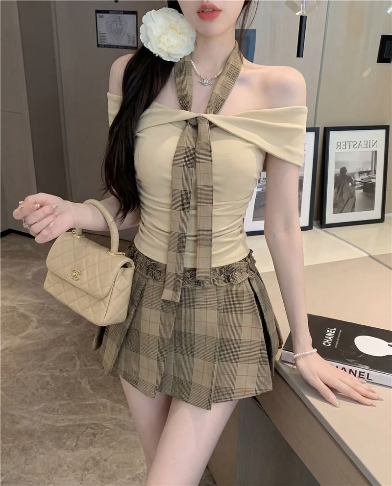 Short-Sleeve Cold Shoulder Plain Ruched Top / Elastic Waist Plaid Mini Pleated Skirt