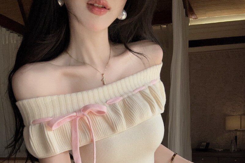 Short-Sleeve Off Shoulder Plain Knit Top / Mid Rise Plain Lace Mini A-Line Skirt