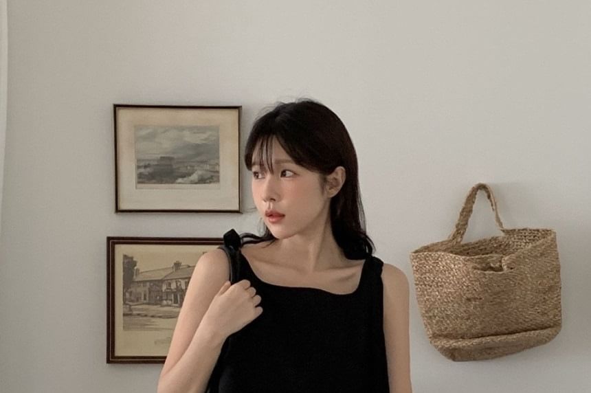 Square-Neck Strappy Loose Tank -