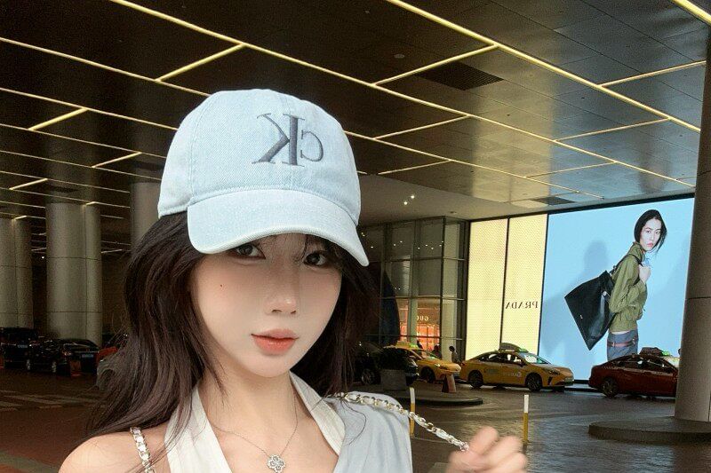 Two-Tone Cold-Shoulder Halter Short-Sleeve Top