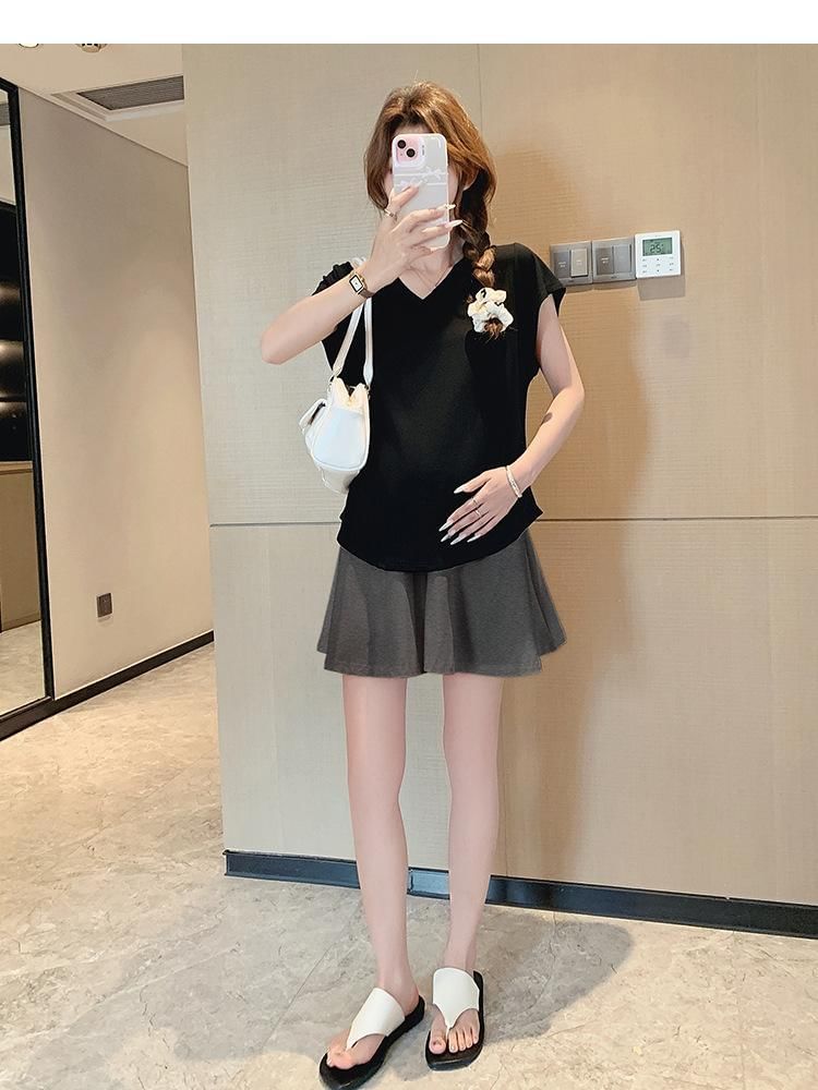 Maternity V-Neck Tee with Elastic-Waist Mini Skort