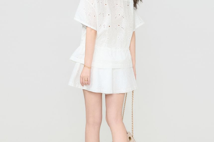 Short-Sleeve Perforated Plain Shirt / Mini Pleated Skirt