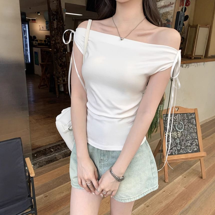 Off Shoulder Sleeveless Tie-Up Top