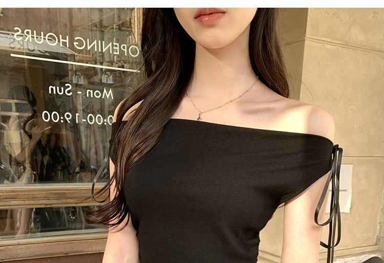 Off Shoulder Sleeveless Tie-Up Top